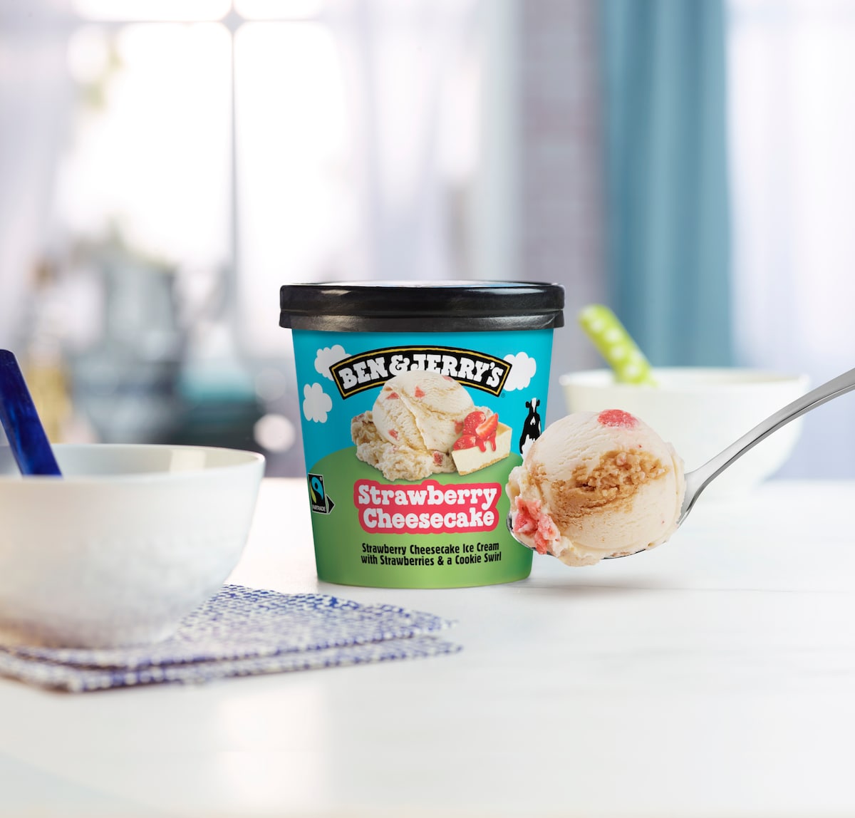 Lody Strawberry Cheesecake - Pint 3 / 4